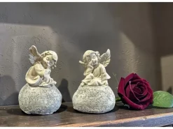 Dameco Grabdekoration Engelfiguren auf Stein, Kunstharz, Grau