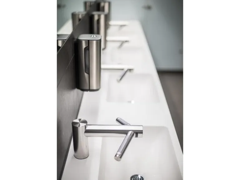 Dyson Händetrockner Airblade Wash + Dry WD04 mit niedriger Armatur