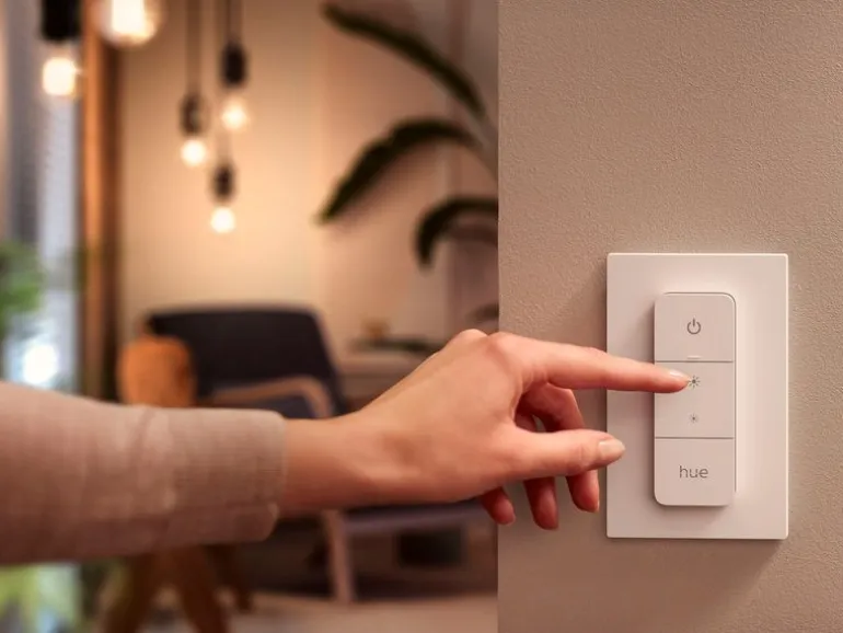 Philips Hue White Col. Amb. Ensis Pendelleuchte Weiss und DimmSwitch