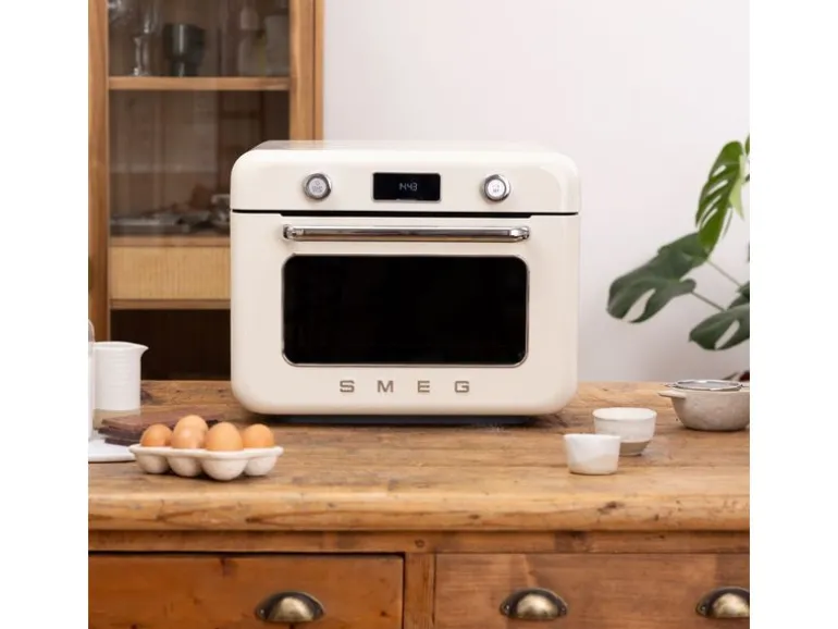 SMEG Backofen COF01CREU 30 l, Cream