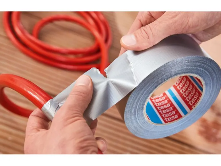 tesa Klebeband Pro Strong Duct Tape 50 mm x 50 m, Schwarz