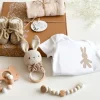Welcomebabybox Baby-Geschenkset Leni Body & Rasselhase