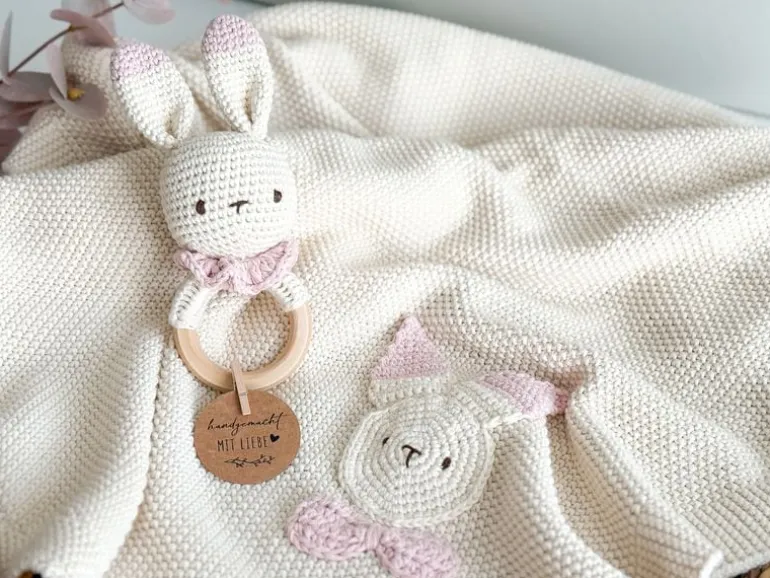 Welcomebabybox Geschenkset Meli – Decke & Rasselhase