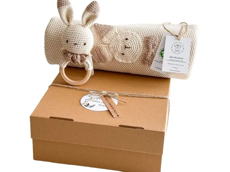 Welcomebabybox Geschenkset Nio – Decke & Rasselhase