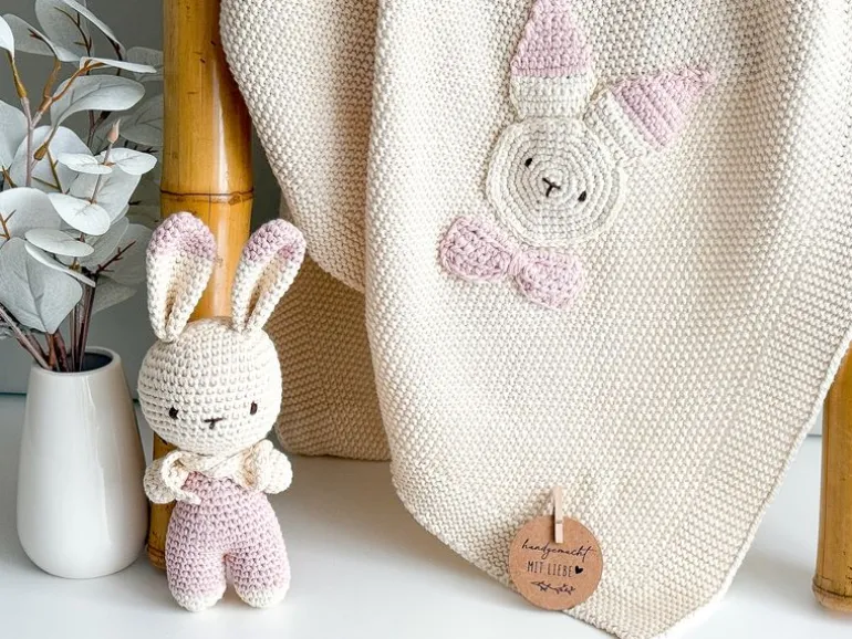 Welcomebabybox Geschenkset Lale – Decke & Hase